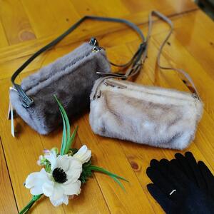 【楽天スーパーSALE！】【送料無料】毛先にカラーリングが施されたファーのショルダーバッグ　BE GYシ..