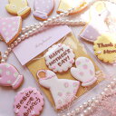 ~ Kitty Sweets Mother's Day Collection ~ お好きなメッセージを記入できます。 母の日アイシングクッキー3枚入り 金台紙のギフトラッピング包装付き そのままプレゼントできます◎ 名称 焼菓子 原材料 小麦粉（国内製造）、砂糖（グラニュ糖、オリゴ糖）、バター、卵、アーモンドパウダー、レモンジュース（レモン／香料）、乾燥卵白／着色料、（一部に小麦・乳成分・卵を含む） ※本品製造工場ではえび・かに・くるみ・ピーナッツを含む製品を生産しています（特定原材料7品目中） 内容量3枚 賞味期限ラベルに記載，製造より3週間 保存方法高温多湿を避けて冷暗所で保存 販売者大阪府中央区玉造1−2−34 Kitty Sweets 【ご購入に際してのお願い】 当店は受注生産を行っており、ご注文・決済完了後に商品の製作に入ります。決済方法を前払い（コンビニ決済・銀行振込）をご利用の場合、ご入金のタイミングによってはご希望のお届け日にてご対応致しかねます。予めご了承くださいませ。 ※手作りのため1枚1枚仕上がりが異なります。 ※完成品をSNSにアップさせていただく場合がございます。（ご購入者様のお名前は出ません） ※万が一の配送遅延を考慮して、お届け日は余裕を持ってご指定ください。