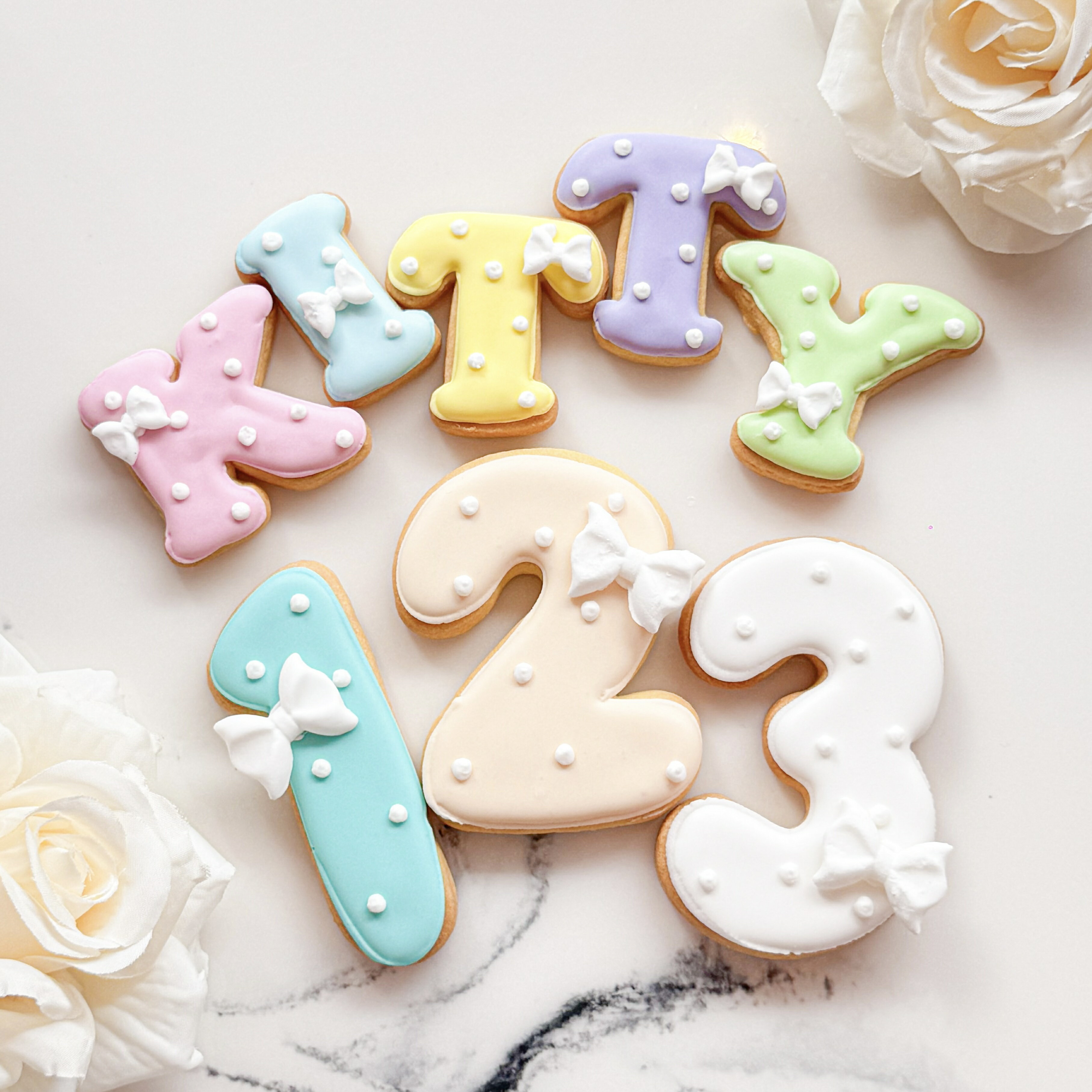 リボン 数字 アルファベット new アイシングクッキー 淡色 可愛い 誕生日 プレゼント ケーキ オーダー 推し活 グッズ 韓国 名入れ ケーキデコレーション 選べる13色 ラブリー ガーリー デビュー記念