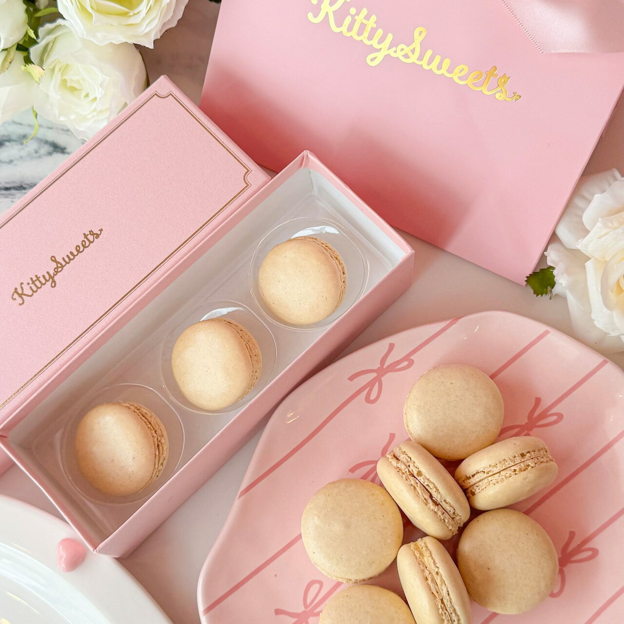 Macaron - バニラマカロンギフト3つ入り　ピンクボックス　プレゼント　母の日　スイーツ　手土産