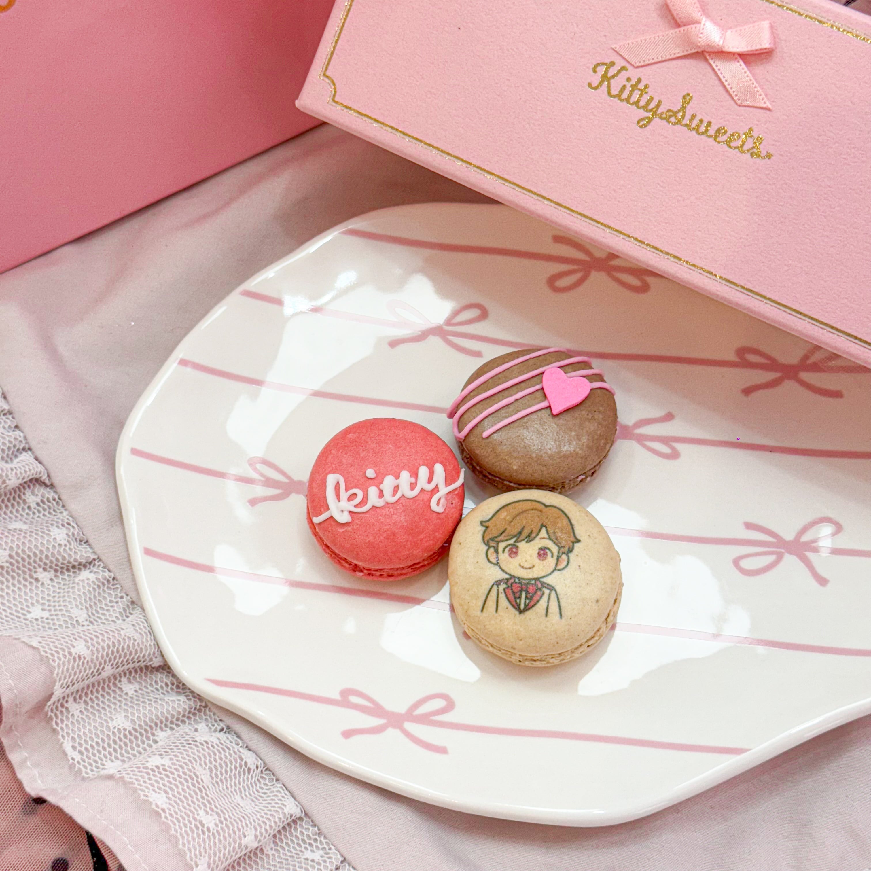 乐天商城 - 文字入れ◎ラブリーマカロンギフト3つ入り チョコ・バニラ・フレーズ　ピンクボックス　プレゼント　母の日　スイーツ　手土産