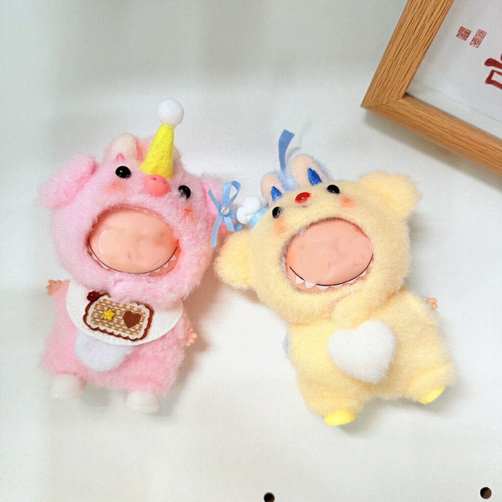 THE MONSTER PIN FOR LOVE ぬいぐるみ用服 LABUBU 4代ラブブ マカロン洋服/ズボン/靴/ネクタイ/帽子/スーツ ぬいぐるみ 服 10.5cm ぬいぐるみ 4代服セット