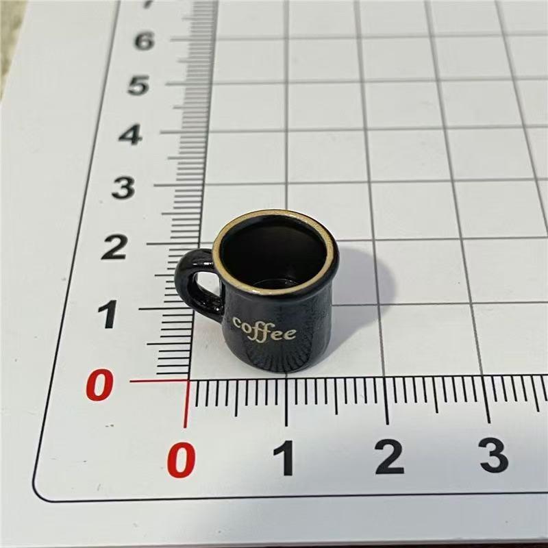 ケイアイワールドのミニチュア コーヒーマグカップ トールハウスデザイン キャラクター食器 デスク小物 おしゃれなインテリア 4色展開｜アングル3