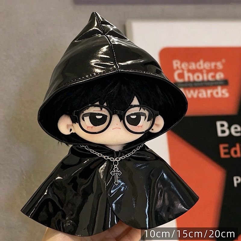 【15cm ぬいぐるみ用 オーバーオール クマ おしゃれ 通販 シンプル プレゼント 軽量 洗濯可能｜可愛いクマのぬい服で毎日を楽しく！】 概要説明：15cmサイズのぬいぐるみにぴったりなオーバーオールとトップスの2点セット。シンプルでかわいいデザインが魅力のぬい服です。プレゼントにも最適で、洗濯可能な素材を使用しています。 ターゲットはキッズ向け、使用シーンは日常使いやプレゼントにおすすめです。 ● 商品の特長 ● かわいらしいデザイン クマの形をしたオーバーオールとトップスの2点セットで、ぬいぐるみをより可愛らしく演出します。 ● 軽量で快適 柔らかい素材で作られており、ぬいぐるみを長時間着せても負担になりません。 ● 洗濯可能 汚れても簡単に洗えるため、清潔さを保つことができます。 ● 素材 ・ポリエステル ・綿混紡 ● サイズ ・オーバーオール：幅10cm × 高さ15cm（ぬいぐるみ対応） ・トップス：幅8cm × 高さ12cm（ぬいぐるみ対応） ● こんなシーンにおすすめ ・キッズのぬいぐるみとの遊び ・プレゼントとしての贈り物 ・日常使いや飾り付け 締めくくりメッセージ：15cmのぬいぐるみにぴったりなオーバーオールとトップスのセットは、かわいさと実用性を兼ね備えています。プレゼントにもおすすめのアイテムです。 ご注意： ・サイズは手作業のため誤差が生じる場合があります。 ・モニターにより色味が異なる場合があります。 ・海外製品のため縫製の仕上がりに違いがある場合があります。
