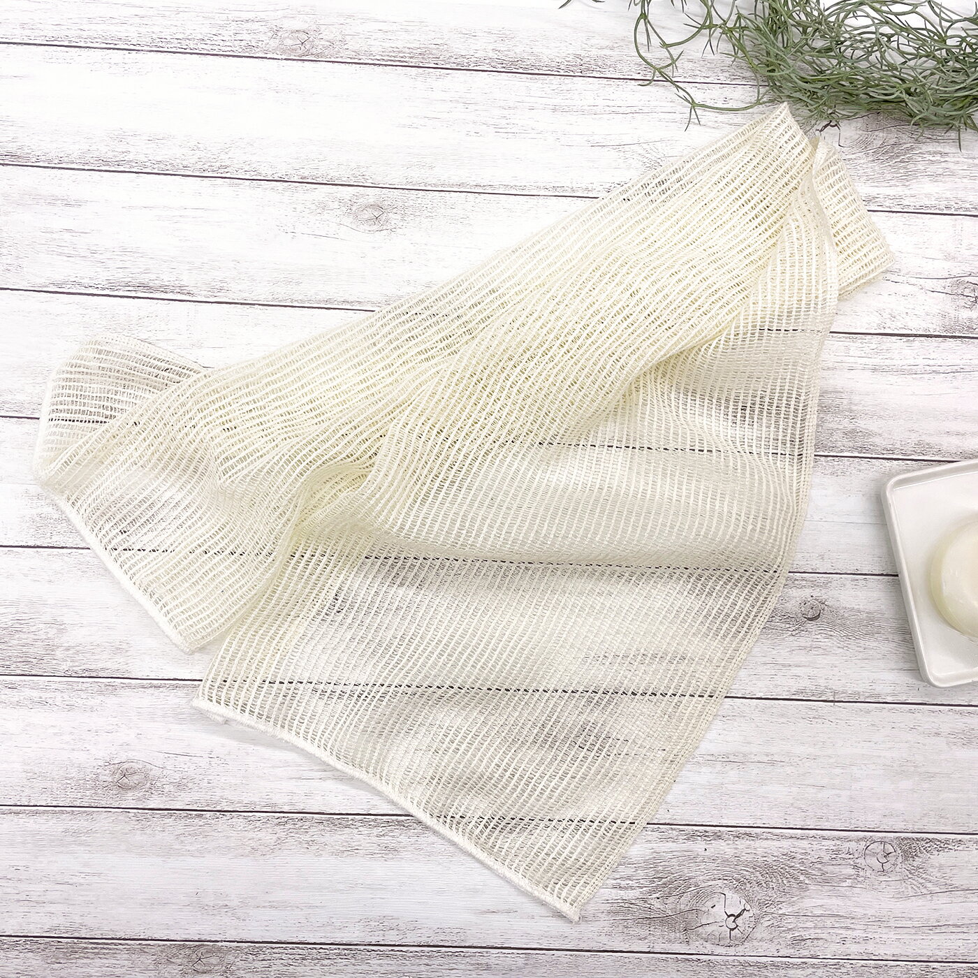 シルク メッシュ ボディタオル 27×100cm 絹100% 日本製 あかすり 浴用タオル ピーリング 角質除去 美肌 乾燥肌 敏感肌 保湿効果