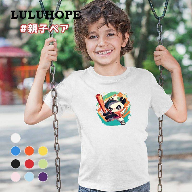 着こなしやすい『プリント半袖Tシャツ』 ゆるっとBOXシルエットでおしゃれカジュアルに 程よいゆるさが魅力のBOXシルエット。 デイリーからお出かけまで、どんなシーンでもおしゃれに着こなせる万能な1枚です。 多種多様なプリントシリーズで選ぶ楽しさを 親子で一緒に服を選ぶ特別な時間に。 豊富なデザイン、シルエット、素材から、毎日のコーディネートをもっと楽しく。 今日はどれにする？ こだわりの素材：綿100% 吸汗性抜群：汗ばむ季節でも快適な着心地 丈夫で型崩れしにくい：ご家庭の洗濯にも安心 スタイリング提案 デイリー：ベーシックなボトムスで通園?通学コーデに おしゃれ感：トレンドのゆるボトムスやフレアパンツでこなれた印象に 夏のおすすめ：アウトドアテイストやカラーパンツで季節感をプラス 今年の夏は『プリント半袖Tシャツ』で親子のスタイリングをもっと楽しんでみませんか？ 検索キーワード: おしゃれ かっこいい かわいい カジュアル シンプル ベーシック 綿100% コットン カットソー 着まわし まとめ買い 洗い替え ブラック 黒 クロ くろ 黒色 ホワイト ほわいと しろ 白 シロ グレー ぐれー グレイ 灰 灰色 はいいろ 黄色 黄 きいろ キイロ イエロー ピンク パープル ぱーぷる 紫 むらさき 入園 入学 入園準備 入学準備 新学期 お揃い 衣装 キッズ KIDS 服 洋服 子供服 子ども服 子供 子ども ボーイズ 男の子 男児 男子 男 おとこ ガールズ 女の子 女児 女子 女 おんな トップス 上着 Tシャツ ティーシャツ ティシャツ 半袖 半T はんそで はん袖 半そで 保育園 幼稚園 小学生 小学校 ジュニア トドラー 通園用 通園 通学用 通学 体操服 体育 運動会 体育会 スポーツ スポーティ カラバリ ダンス プチプラ 110 120 130 140 春 夏 春物 夏物 アメカジ