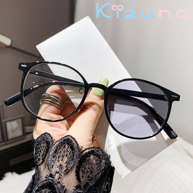 リーディンググラス 軽量 老眼鏡 サングラス UVカット 紫外線でレンズの色が変わる ブルーライトカット レディース スマホ おしゃれ メンズ 型 変色 シニアグラス 男女兼用 ラウンド 丸 メガネ 女性 ブラック PCメガネ kizuna-shop-10006660 絆shop サンプル画像2