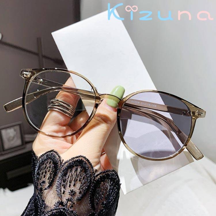 リーディンググラス 軽量 老眼鏡 サングラス UVカット 紫外線でレンズの色が変わる ブルーライトカット レディース スマホ おしゃれ メンズ 型 変色 シニアグラス 男女兼用 ラウンド 丸 メガネ 女性 ブラック PCメガネ kizuna-shop-10006660 絆shop サンプル画像3