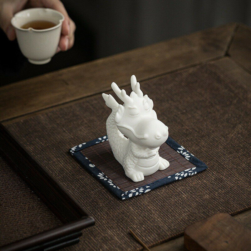 ＼SALE 1点5%OFF 2点10%OFF/置きもの 玄関 ドラゴン 竜 龍 可愛い 龍の置物 陶 オシャレ プレゼント クリスマス 陶器 陶芸 高級 プレゼント交換 新年 ギフト 面白いプレゼント 箱付き [2]