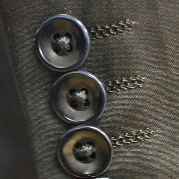 有料オプション：ジャケット＆パンツ釦糸クロス掛け指定 当店でオーダースーツを作られた方のみのオプション
