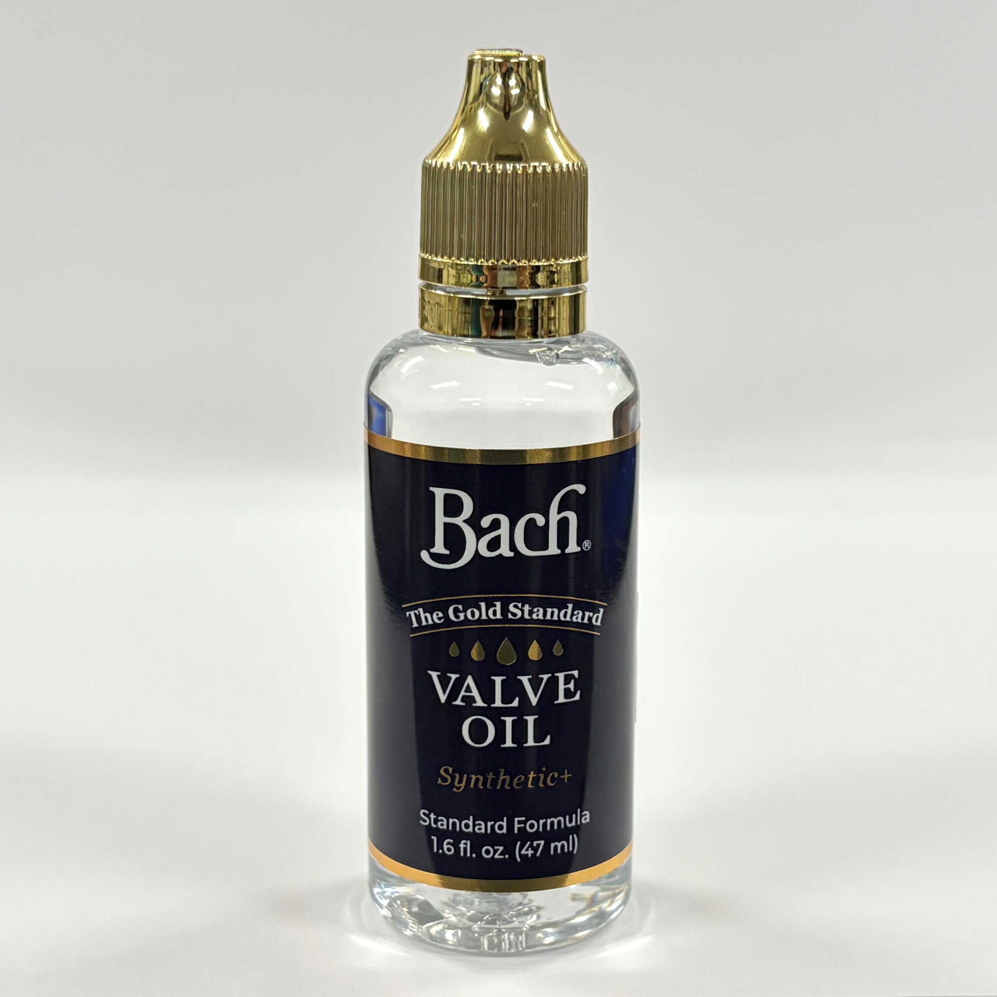 Bach Synthetic+はこれまでの一般的な楽器用化学合成オイルを改良し、より速く、より長持ちし、腐食と酸化を防ぎ楽器への保護を高める潤滑オイルです。ピストンの摩耗を最小限に抑えるように特別に配合され、スムーズで素早いバルブアクションになります。 内容量：47ml ※パッケージ（ラベル）の色等は入荷時期により画像と異なる場合がございます。