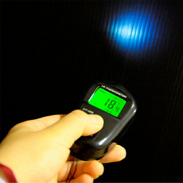 キッチンダイレクト　楽天市場店のメール便専用商品　クレセル 赤外線放射温度計 AP-08｜アングル3