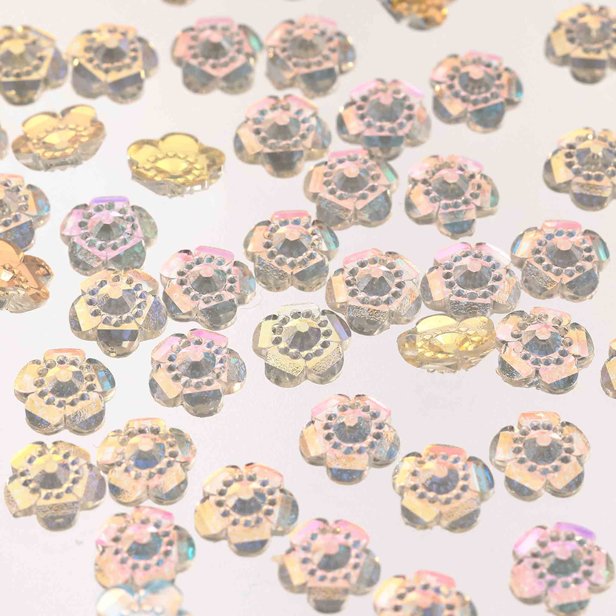 KKFNの＼本日P5倍／【まとめ買いがお得】 ネイルパーツ 花 6mm 透明 オーロラ 500個 デコ ぷっくりフラワー BD3688｜アングル2