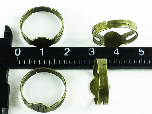 指輪　パーツ　8mm台座付き　金古美　アンティークゴールド　50個　アクセサリーパーツ　ハンドメイドパーツ　（AP0341）