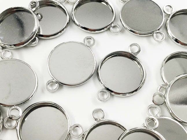 【2点以上まとめ買いで得得】 ミール皿　丸　シルバー　両カン付き　20枚　 外径約14mm内径約12mm　小さめ　まる　レジン台　レジンパーツ　セッティング台座　アクセサリーパーツ　ハンドメイドパーツ　（AP0696）