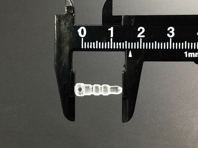 ＼本日P最大10倍／【当店買い回りで】 イヤホンジャック　パーツ　50個　クリア　透明　穴有り　イヤフォンジャック　スマホパーツ　キーホルダーパーツ　ストラップパーツ　アクセサリーパーツ　ハンドメイドパーツ　（AP0433）