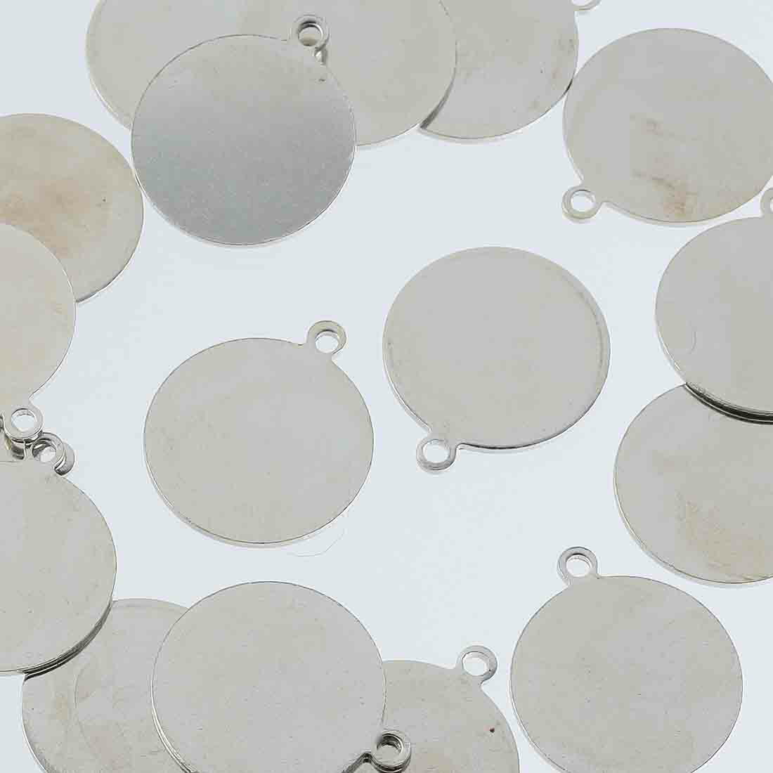 【2点以上まとめ買いで得得】 メタルパーツ　プレート　丸　18mm　シルバー　20個　カン付き　カボション貼り付け　ラウンド　丸皿　セッティング　台座　貼付台座　チャーム　DIY　ピアス　イヤリング　アクセサリー　金具　ハンドメイド AP2203のサムネイル