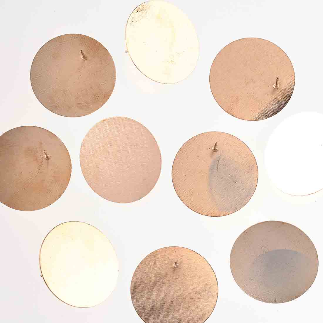 ＼本日ポイント5倍／【まとめ買いがお得】 ピアス　パーツ　セット　丸皿　台座付き　28mm　10個　ゴールド　KC金　大きめ　平皿　カン無し　ピアス金具　ピアス用金具　貼付台座　ポストピアス　台座ピアス　アクセサリー　金具　ハンドメイド　手芸 AP2644