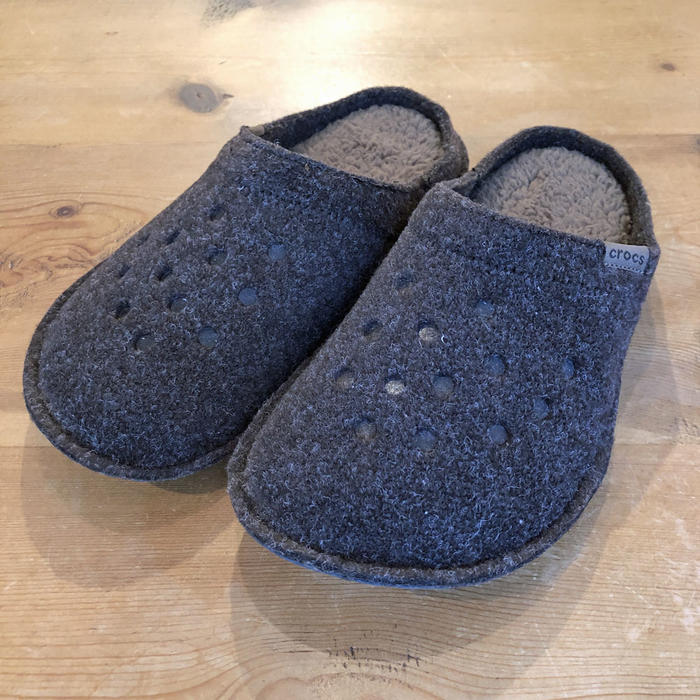 【室内専用】クロックスcrocs Classic Slipper　クラシック スリッパ　チャコール クロックス国内正規取り扱い