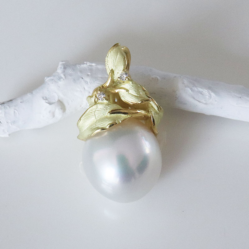 白蝶真珠 ダイヤ ペンダントトップ ホワイト 14.1mm オーバル K18YG パールペンダント 南洋真珠