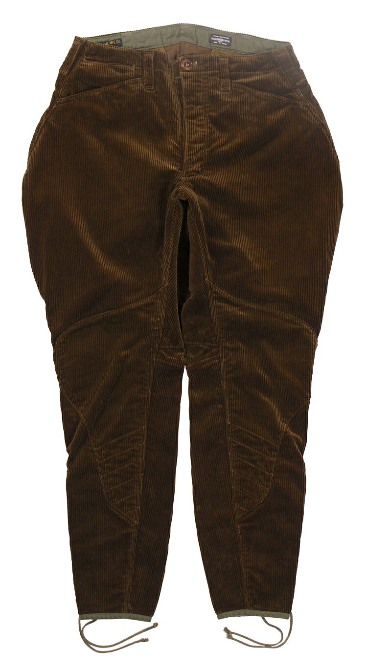 商品情報商品説明FREEWHEELERS & CO.-"MILWAUKEE" RIDING BREECHES #2532006-1910〜1920s STYLE MOTORSYCLE RIDING SUITS・GREAT LAKES GMT.MFG.Co.・Original Heavy Corduroy・COTTON 100％(WASH)1910〜1920年代頃のモーターサイクルライディングスーツをモチーフにした、"ミルウォーキー・ライディング・ブリーチーズ"です。生地は高密度に織り上げられた肉厚な太畝のコーデュロイ生地を使用しています。毛羽立ちを無くした滑らかで丸みのあるタフで重厚な生地です。ヒップやワタリに膨らみを持たせて膝下を絞った、立体的でクラシカルなシルエットになります。帯裏や裾のパイピングにはコットン・モールスキン生地、ポケット袋はコットン・ヘビーネル生地を使用しています。裾はレースアップ仕様。ボタンはナットボタン。尻まわりや膝部分は生地が二重になっています。スポーツやアウトドアの雰囲気も漂う大変重厚感のある1着です。サイズ＜サイズスペック＞28 :30 : ウエスト80cm、前股上35cm、ワタリ35cm、裾幅13cm、レングス70cm32 : ウエスト83cm、前股上36cm、ワタリ38cm、裾幅13cm、レングス70cm34 : ウエスト86cm、前股上37cm、ワタリ41cm、裾幅14cm、レングス74cm36 :※若干の誤差はご了承ください。生産国日本注意事項当店は実店舗と商品の在庫を共有しておりますので在庫情報につきまして誤差が生じる場合がございます。ご注文頂いた商品がご用意できない場合がございますが、予めご了承ください。FREEWHEELERS & CO. ["MILWAUKEE" RIDING BREECHES #2532006 DARK MOCHA BROWN size.28,30,32,34,36] フリーホイーラーズ 正規販売代理店 日本製 パンツ ミルウォーキー ライディング ブリーチーズ コーデュロイ 2