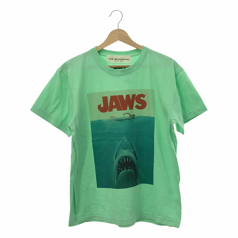 Shinzone / シンゾーン | JAWS Tシャツ | F | グリーン | レディース商品詳細情報ブランドShinzone / シンゾーン商品名JAWS Tシャツ品番19SMSCU55カラーグリーン表記サイズF平置き実寸(cm)肩幅: 45身幅: 49着丈: 61袖丈: 18採寸値の計測方法について状態状態評価について注意事項免責事項などをご案内しています。詳しくは こちら をご覧ください。KLD USED CLOTHING 楽天市場店で扱う商品について当店の取扱商品は全て中古品、新品であっても一度人の手に渡ったものとなります。 お客様に安心してご利用いただけるよう、下記のような対応を実施したうえでお届けしています。専用機械で毛玉の除去を実施しています。出品前、お届け前に細かなホコリを除去しています。必要に応じてメンテナンス・クリーニングを実施しています。※ 商品の風合いを大切にするため、上記対応を実施しない場合がございます。 ※ あくまでも中古品となります。着用に際する使用感がある場合がございます。詳細は商品説明欄をご参照いただき、ご不明点はお気軽にご質問ください。発送等について商品は当店提携倉庫にて365日24時間、温度湿度を管理し、保管しています。 提携倉庫にて検品・包装の上お客様の元へお届けします。 発送は入金確認後、土、日、祝を除く3営業日以内におこないます。日にち指定はご入金日から5日目以降7日以内に限りお受けいたします。 できるだけ早くお届けできるよう、最善を尽くしますが発送にお時間をいただく場合がございます。商品は提携倉庫にて保管しているため、質問の回答にお時間をいただく場合がございます。 領収書の発行は承っておりません。楽天市場の購入履歴から領収書発行機能をご利用ください。出品物、付属品は特筆のない限り画像掲載のものが全てです（ハンガー等の撮影小物は除く）。 パンツの裾上げ、袖や着丈の詰めの有無については、判断が難しい場合がございます。実寸地をご参照いただき、ご不明点はお気軽にご質問ください。 色の記載には主観が介入します。 また、何色と明確にお答えするのが難しい事もございますので、写真よりご判断ください。買取サービスのご案内買取店に洋服を持ち込み、長く待ったにも関わらず査定金額が安い、価値を評価してくれていない... そのように残念な思いをされたことはありませんか？当店では一点一点、コメントを付して査定をさせて頂いています。 お値段の付いたもの、残念ながらご希望に添えなかったものもあるかもしれませんが、すべて理由を添えて査定結果を提示しています。また、当店はネット販売に特化、少人数で運営しているため、他社様より利益率を低く設定することで、高価買取を実現しています。 お買取りは全国どこからでも、宅配にて承っています。もちろん、ご満足いただけない場合には送料無料にて返送いたします。 詳細は お買取りのご案内をご覧ください。 ぜひ一度当店のお買取をお試しください。