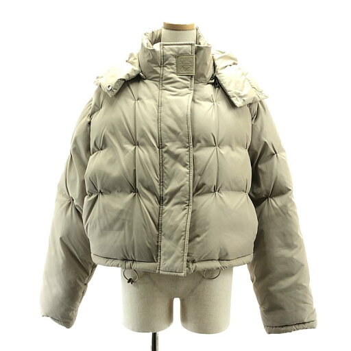 【美品】 LOEWE / ロエベ | アナグラム レザーパッチ クロップド ダウン パファージャケット / フード着脱可 | 34 | ベージュ | レディース 【美品】 LOEWE / ロエベ | アナグラム レザーパッチ クロップド ダウン パファージャケット / フード着脱可 | 34 | ベージュ | レディース