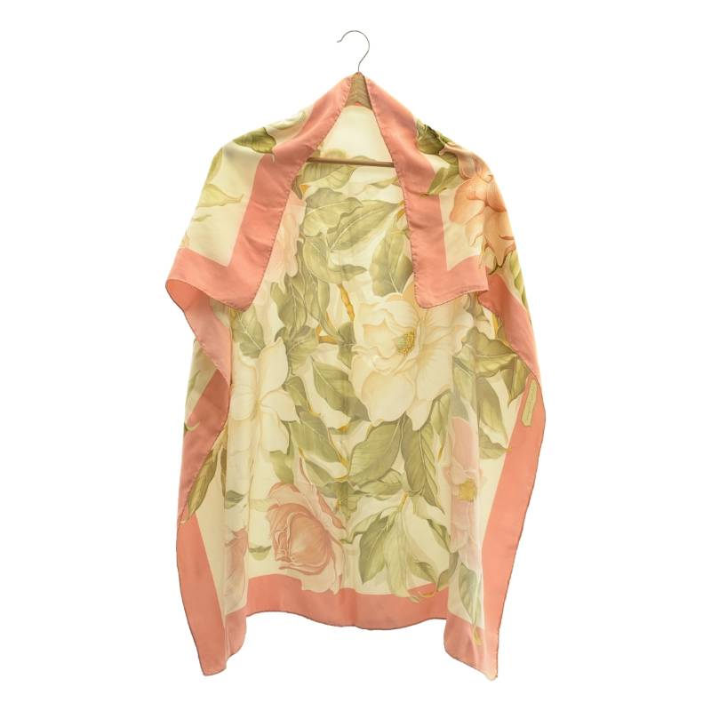 【美品】 Salvatore Ferragamo / サルヴァトーレフェラガモ | フローラル柄 大判ストール | ピンク商品詳細情報ブランドSalvatore Ferragamo / サルヴァトーレフェラガモ商品名フローラル柄 大判ストールカラーピンク平置き実寸(cm)全長: 88幅: 84採寸値の計測方法について状態状態評価について注意事項免責事項などをご案内しています。詳しくは こちら をご覧ください。KLD USED CLOTHING 楽天市場店で扱う商品について当店の取扱商品は全て中古品、新品であっても一度人の手に渡ったものとなります。 お客様に安心してご利用いただけるよう、下記のような対応を実施したうえでお届けしています。専用機械で毛玉の除去を実施しています。出品前、お届け前に細かなホコリを除去しています。必要に応じてメンテナンス・クリーニングを実施しています。※ 商品の風合いを大切にするため、上記対応を実施しない場合がございます。 ※ あくまでも中古品となります。着用に際する使用感がある場合がございます。詳細は商品説明欄をご参照いただき、ご不明点はお気軽にご質問ください。発送等について商品は当店提携倉庫にて365日24時間、温度湿度を管理し、保管しています。 提携倉庫にて検品・包装の上お客様の元へお届けします。 発送は入金確認後、土、日、祝を除く3営業日以内におこないます。日にち指定はご入金日から5日目以降7日以内に限りお受けいたします。 できるだけ早くお届けできるよう、最善を尽くしますが発送にお時間をいただく場合がございます。商品は提携倉庫にて保管しているため、質問の回答にお時間をいただく場合がございます。 領収書の発行は承っておりません。楽天市場の購入履歴から領収書発行機能をご利用ください。出品物、付属品は特筆のない限り画像掲載のものが全てです（ハンガー等の撮影小物は除く）。 パンツの裾上げ、袖や着丈の詰めの有無については、判断が難しい場合がございます。実寸地をご参照いただき、ご不明点はお気軽にご質問ください。 色の記載には主観が介入します。 また、何色と明確にお答えするのが難しい事もございますので、写真よりご判断ください。買取サービスのご案内買取店に洋服を持ち込み、長く待ったにも関わらず査定金額が安い、価値を評価してくれていない... そのように残念な思いをされたことはありませんか？当店では一点一点、コメントを付して査定をさせて頂いています。 お値段の付いたもの、残念ながらご希望に添えなかったものもあるかもしれませんが、すべて理由を添えて査定結果を提示しています。また、当店はネット販売に特化、少人数で運営しているため、他社様より利益率を低く設定することで、高価買取を実現しています。 お買取りは全国どこからでも、宅配にて承っています。もちろん、ご満足いただけない場合には送料無料にて返送いたします。 詳細は お買取りのご案内をご覧ください。 ぜひ一度当店のお買取をお試しください。