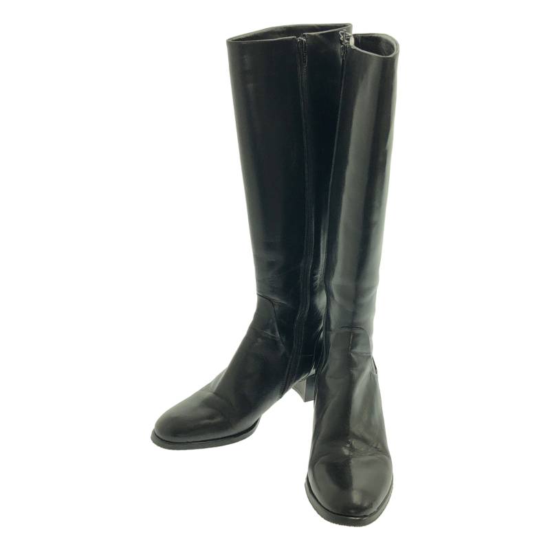 【美品】 Luca Grossi / ルカグロッシ | レザー サイドジップ ロングブーツ | 37 | ブラック | レディース商品詳細情報ブランドLuca Grossi / ルカグロッシ商品名レザー サイドジップ ロングブーツカラーブラック表記サイズ37平置き実寸(cm)横幅:9ヒール高さ:4.5ブーツ筒丈:38ブーツ筒周り:33採寸値の計測方法について状態状態評価について微擦れ：アウトソール裏注意事項免責事項などをご案内しています。詳しくは こちら をご覧ください。KLD USED CLOTHING 楽天市場店で扱う商品について当店の取扱商品は全て中古品、新品であっても一度人の手に渡ったものとなります。 お客様に安心してご利用いただけるよう、下記のような対応を実施したうえでお届けしています。専用機械で毛玉の除去を実施しています。出品前、お届け前に細かなホコリを除去しています。必要に応じてメンテナンス・クリーニングを実施しています。※ 商品の風合いを大切にするため、上記対応を実施しない場合がございます。 ※ あくまでも中古品となります。着用に際する使用感がある場合がございます。詳細は商品説明欄をご参照いただき、ご不明点はお気軽にご質問ください。発送等について商品は当店提携倉庫にて365日24時間、温度湿度を管理し、保管しています。 提携倉庫にて検品・包装の上お客様の元へお届けします。 発送は入金確認後、土、日、祝を除く3営業日以内におこないます。日にち指定はご入金日から5日目以降7日以内に限りお受けいたします。 できるだけ早くお届けできるよう、最善を尽くしますが発送にお時間をいただく場合がございます。商品は提携倉庫にて保管しているため、質問の回答にお時間をいただく場合がございます。 領収書の発行は承っておりません。楽天市場の購入履歴から領収書発行機能をご利用ください。出品物、付属品は特筆のない限り画像掲載のものが全てです（ハンガー等の撮影小物は除く）。 パンツの裾上げ、袖や着丈の詰めの有無については、判断が難しい場合がございます。実寸地をご参照いただき、ご不明点はお気軽にご質問ください。 色の記載には主観が介入します。 また、何色と明確にお答えするのが難しい事もございますので、写真よりご判断ください。買取サービスのご案内買取店に洋服を持ち込み、長く待ったにも関わらず査定金額が安い、価値を評価してくれていない... そのように残念な思いをされたことはありませんか？当店では一点一点、コメントを付して査定をさせて頂いています。 お値段の付いたもの、残念ながらご希望に添えなかったものもあるかもしれませんが、すべて理由を添えて査定結果を提示しています。また、当店はネット販売に特化、少人数で運営しているため、他社様より利益率を低く設定することで、高価買取を実現しています。 お買取りは全国どこからでも、宅配にて承っています。もちろん、ご満足いただけない場合には送料無料にて返送いたします。 詳細は お買取りのご案内をご覧ください。 ぜひ一度当店のお買取をお試しください。