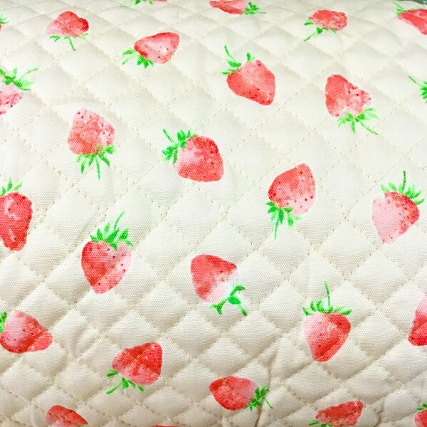 【キルティング生地】いちご柄 ピンク系 オックス キルティング生地 108cm幅（50cm単位）