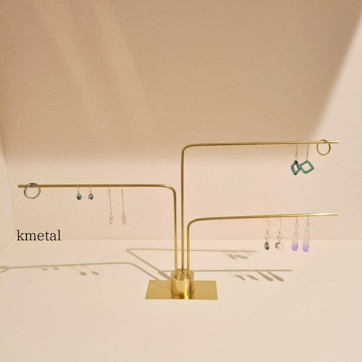 ピアススタンド アクセサリースタンド ディスプレイ シンプル 真鍮 回転 ケース 収納 ボックス トレイ ゴールド おしゃれ かわいい 少量 プレゼント ギフト...