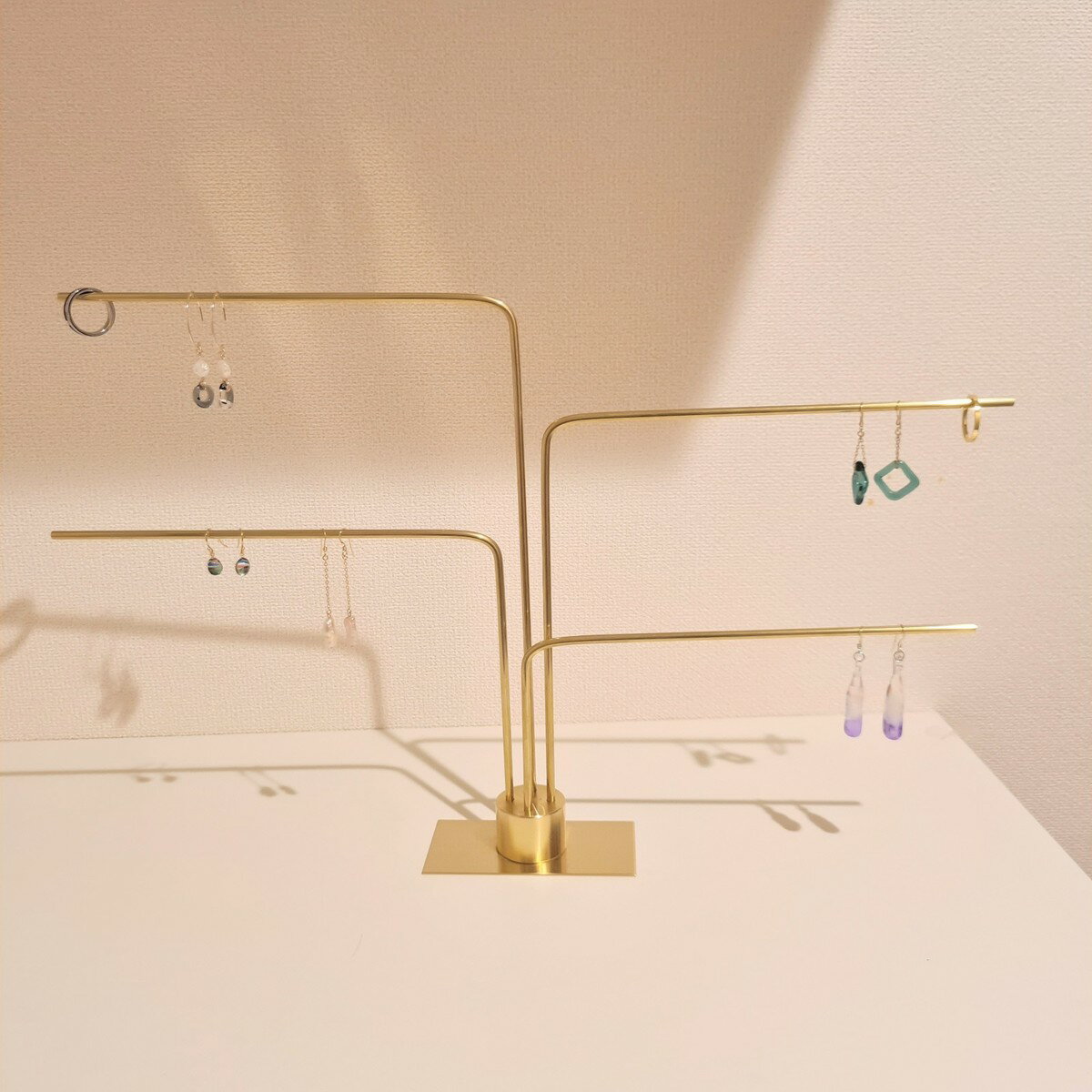 ピアススタンド アクセサリースタンド ディスプレイ シンプル 真鍮 回転 ケース 収納 ボックス トレイ ゴールド おしゃれ かわいい 少量 プレゼント ギフト...