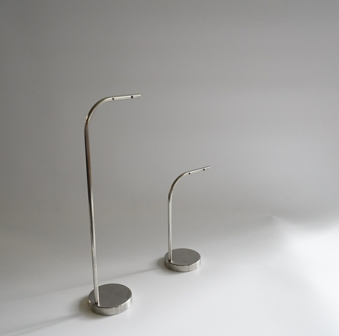 ピアススタンド アクセサリースタンド ディスプレイ シンプル ステンレス 回転 ケース 収納 ボックス トレイ シルバー おしゃれ かわいい 少量 プレゼント ギフト 撮影用 アンティーク 小さめ メンズ 店舗 店頭 展示【R型 1019cm】【日本製】kmetal