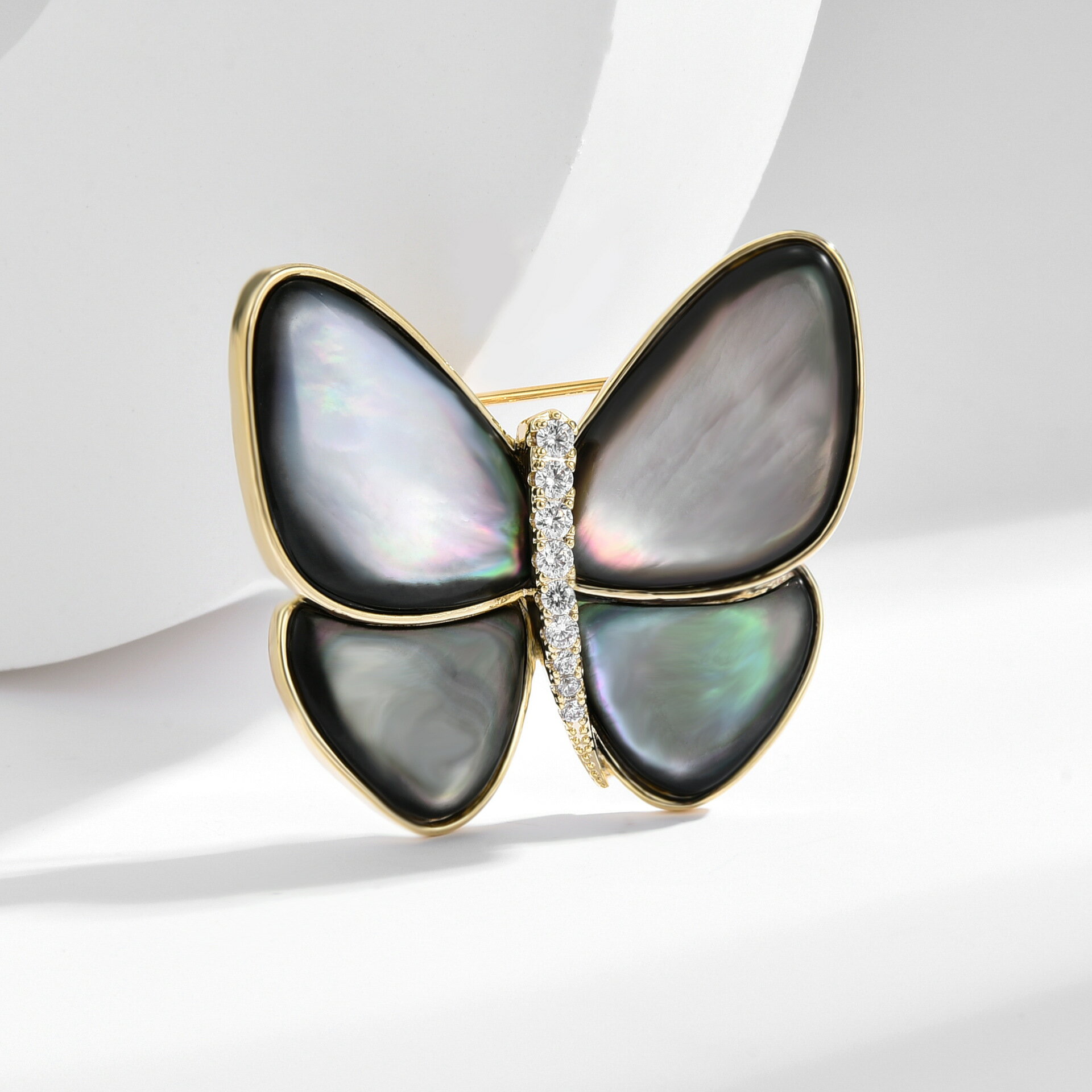 【送料無料】黒蝶のブローチ スカーフ スーツ アクセサリー ピン コート 装飾 個性的 カッコイイ