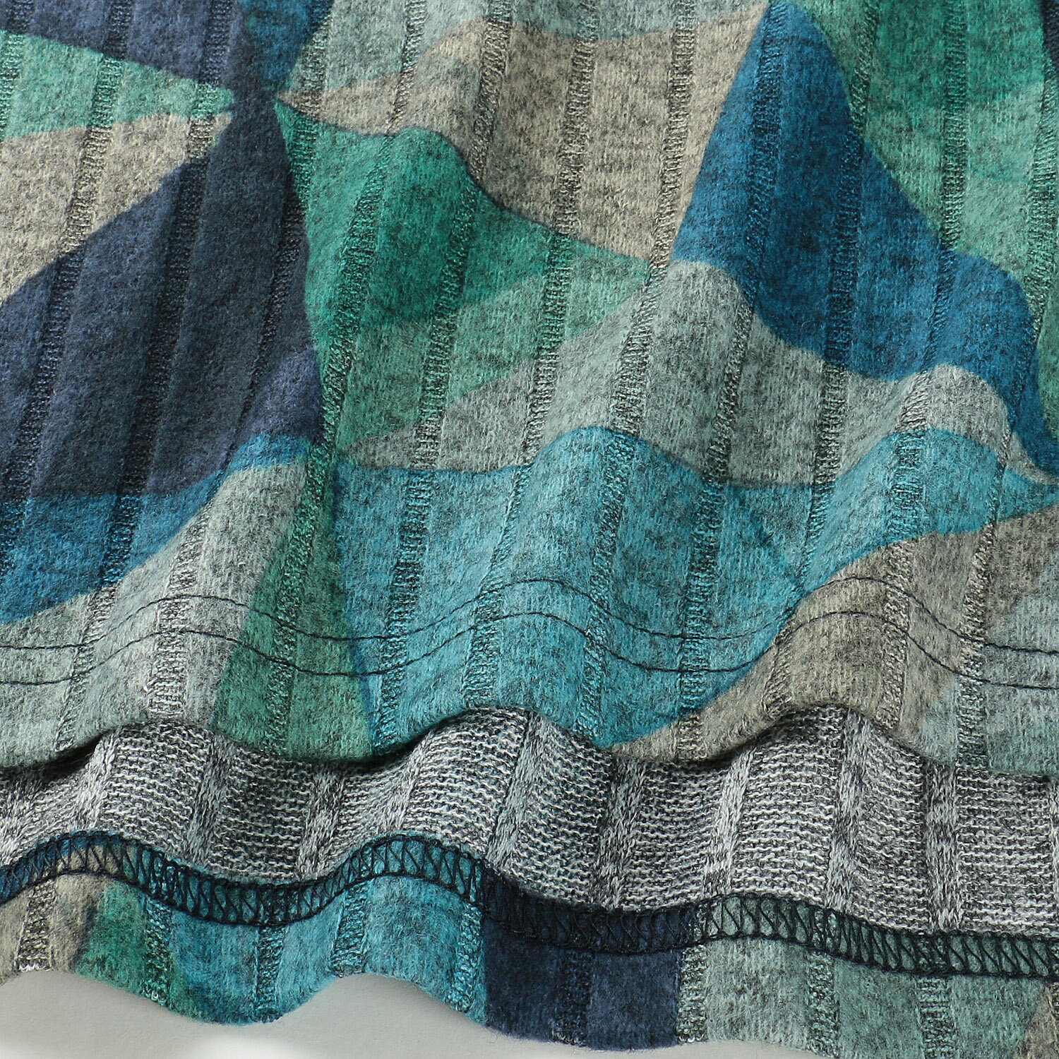 LAPIS ROUGE レインボー柄プルオーバー