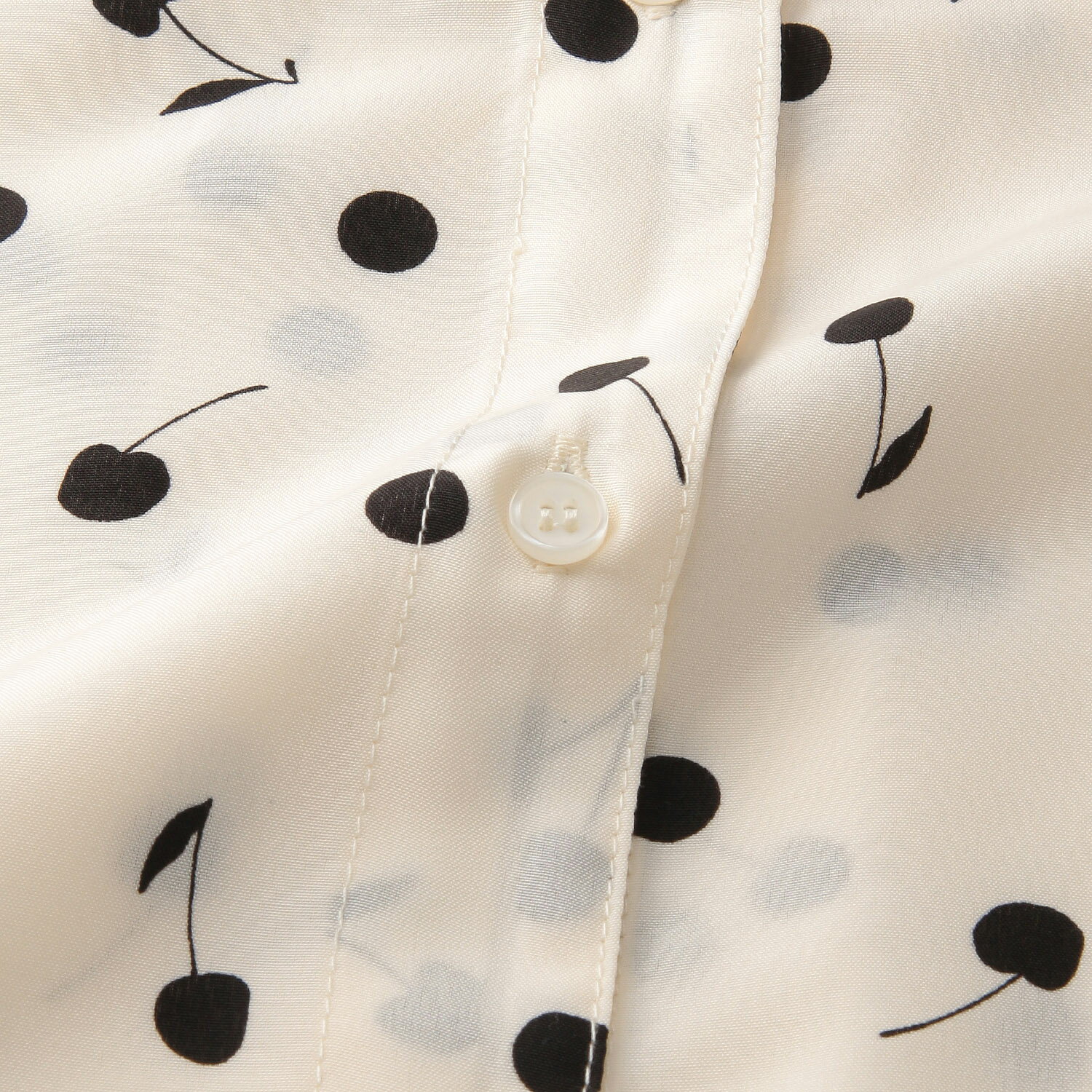 innowave さくらんぼドットプリントブラウス