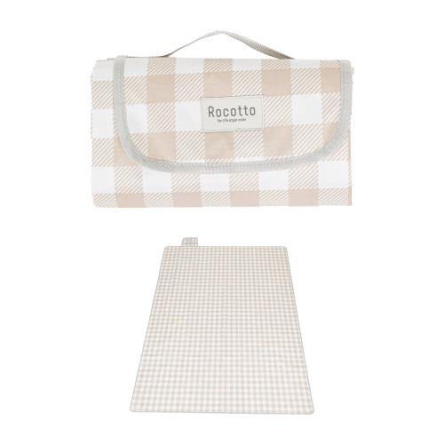 【コンパクトなのに広々サイズ！】MRGジャパンの生活ラインブランドRocottoからピクニックシートが登場！敷くだけで一気におしゃれな雰囲気になるおしゃピクシートが新登場！広々サイズなので、少人数で広々と使ったり、家族や大人数で使えちゃいます！ イベントを家族や仲間、みんなで楽しみましょう♪ 【いろんなシーンで大活躍！】お花見やピクニック、海水浴、運動会、おうち時間のオールシーズンでお使いいただけます♪ ラグのようなかわいさで、インテリアや撮影にもおすすめです！便利さだけでなく、記念写真やSNSの写真に映えるおしゃピクシートを目指しました♪ 【折りたたむと超コンパクトになる！】トートバッグや小さなカバンに入れても余裕があるぐらいのサイズ感を実現！荷物をとことん小さくしたい人に嬉しいサイズ感です♪ また、 裏面は高性能なPVC素材を採用しているので、汚れてもサッと拭くだけでお手入れ簡単！屋内・屋外問わずいろんなシーンでご活用ください！ 【素材】210Dオクスフォード＋PVC・マジックテープ 【サイズ】使用時：1.5m×2m 折りたたみ時：13×20×5cm、重量：750g 【保証について】初期不良につきましては商品到着日から30日間、製品保証が適応されます。なお、保証期間につきましては、全てデータ上で管理しておりますのでご安心くださいませ。