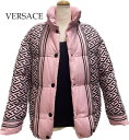 NEW タグ付き新品ヴェルサーチ　グレカ ピンク ダウンジャケット 36 155/80A　La　Greca print puffer jacket 　pink and black　womens jacket & coat