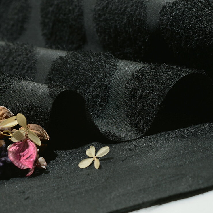 　販売単位 40cmカット済商品 　商品説明 　用途 ツイル生地 ポリエステル ややしっかりめ ハリ感やや有 ドライな手触り ドット柄の普通生地 バッグ 　かたさ 　あつさ 普通 やや薄手〜中肉 　生地巾 　素材 122cm ポリエステル1...