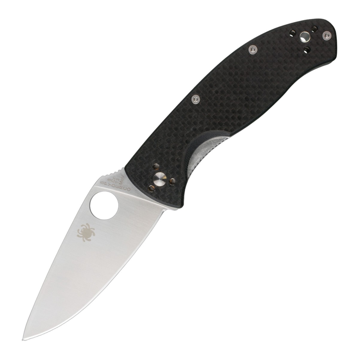 ■Spyderco【スパイダルコ】■ テネイシャス 【シルバー】【カーボンファイバー】Tenacious ■新品■ 安価で高性能　スムーズフォルダー 「テネイシャス」 ●ドロップポイントブレード 　　サムホール付きでワンハンドでのブレードオープンクローズが容易 ●ライナーロック ●カーボンファイバー・ハンドル 　　G-10＋カーボンファイバーハンドル ●ポケットクリップ付き 　　上下左右4箇所での付け替え可能 ■商品■C122CFP■新品■ ■ブレード：約8.6cm（約3mm） ■オープン：約19.7cm ■クローズ：約11.2cm ■ブレードマテリアル：8Cr13MoV stainless ■ハンドルマテリアル：Carbon fiber/G10 ■ウエイト：約113g ■Spyderco【スパイダルコ】■ テネイシャス 【シルバー】【カーボンファイバー】Tenacious ■新品■ ■Spyderco【スパイダルコ】■ スパイダルコ社は、約20年前にコロラド州デンバーに設立。スパイダルコ社を一躍有名にしたクリピット・ナイフは、社長サール・グレツサーの画期的なアイデアによって誕生しました。アイデアマンの彼は数々のアイデアを製品に反映させています。サムホールと呼ばれるブレードに穴を開けた新円のデザインは、同社がパテントを取得しており、ワンハンドでのブレードのオープンクローズもスタッドを取り付けたタイプと違ってかさばらなくスマートに行えます。同社は波刃の製造技術が大変優れていることでも知られています。比較的新しいメーカーですがデザイン、品質ともに高く、精力的にラインナップを増やして続けています。 1991年、スウェーデンのエベレスト登頂隊とアメリカのエベレスト登頂隊が, ともにスパイダルコナイフを採用した話は有名。余談ですが波刃でもきれいにリンゴが剥けます！ 現在ヤフーオークション等でスパイダルコブランドコピー商品が数多く出回っております 当店では正規品保障 ■ ご購入前の注意点 ・製造時、輸送に伴う擦り傷、箱の凹み等ある場合がございます事、ご了承下さい。 ・写真、動画はサンプルとなります。 ・モニターの発色により実際と異なる場合があります。 【重要】この商品は当店実店舗でも販売しております。在庫数の更新は随時行っておりますが、お買い上げいただいた商品が、品切れになってしまうこともございます。 その場合、お客様には必ず連絡をさせていただきます。万が一入荷予定がない場合は、キャンセルさせていただく場合もございますことをあらかじめご了承ください。