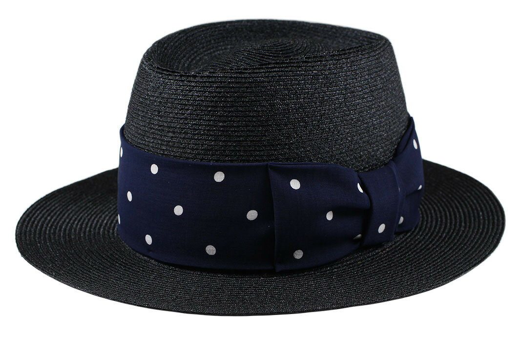 商品情報商品説明/素材GANGSTERVILLE -THE MIXTURE 7.19 - HAT- ・BLACK×NAVY GANGSTERVILLEの通称 porkpie hat(ポークパイハット)になります。素材は植物繊維の麻になります。太めのドット柄のリボンはポリエステル、内側のスベリは牛革を使用しています。サイズ/寸法M : 内径57cmL : 内径59cm※若干の誤差はご了承下さい。生産国日本注意事項当店は実店舗と商品の在庫を共有しておりますので在庫情報につきまして誤差が生じる場合がございます。 ご注文頂いた商品がご用意できない場合がございますが、予めご了承ください。GANGSTERVILLE [-THE MIXTURE 7.19 - HAT- BLACK×NAVY size.M,L] ギャングスタービル 正規販売代理店 2019SS 小物 ミクスチャーハット ブラック×ネイビー ＞＞【色違いはこちら (BLACK/BLACK) (BLACK/RED) (BLACK/MUSTARD)】＜＜ 2