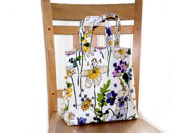 ULSTER WEAVERS アルスターウィーバーズ イギリス ワイルドフラワー ランチバッグ　ビニールコーティング エコバッグ かわいい ねこ好き お出かけ おしゃれ ビニールバッグ オイルクロス バッグ レディース トートバッグ イギリス雑貨 母の日 プレゼント