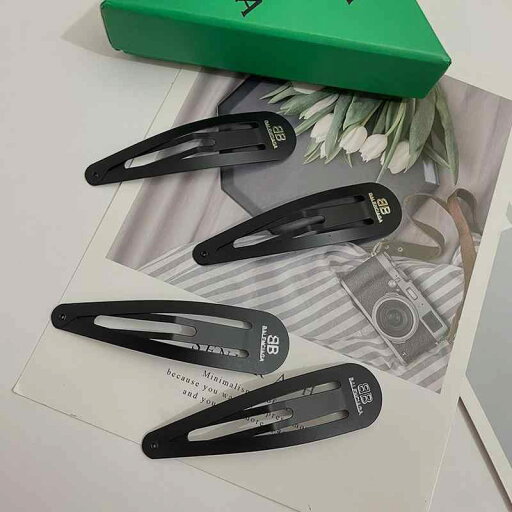 Y2K ファッション 2000 アメリカ BB レター ヘアピン レディース ハイエンド メタル サイド クリップ 一文字 ヘア アクセサリー Y2K ファッション 2000 アメリカ BB レター ヘアピン レディース ハイエンド メタル サイド クリップ 一文字 ヘア アクセサリー
