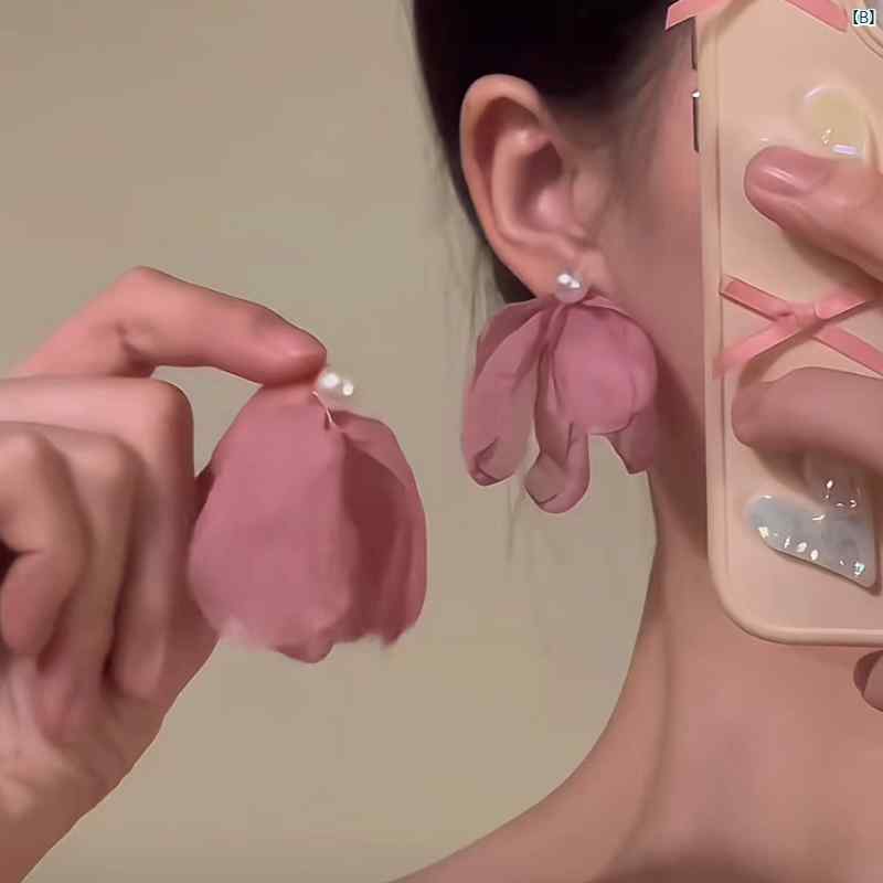 レディース アクセサリー　上品　かわいい　綺麗　付けすい　シンプル スーパー フェアリーパール 花びら イヤリング ハイエンド ユニーク 優しく レトロ 誇張
