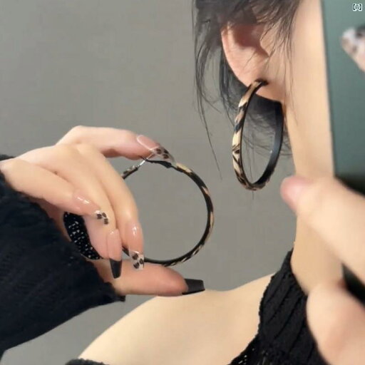 レディース アクセサリー 上品 かわいい 綺麗 付けすい シンプル アメリカ 誇張 ヒョウ柄 大きい フープイヤリング レディース ハイエンド 軽量 贅沢 個性 ホット イヤリング レディース アクセサリー 上品 かわいい 綺麗 付けすい シンプル アメリカ 誇張 ヒョウ柄 大きい フープイヤリング レディース ハイエンド 軽量 贅沢 個性 ホット イヤリング