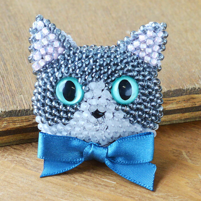 MIYUKI（ミユキ） かぎ針で編む ビーズ編みの猫ブローチキット ハチワレ