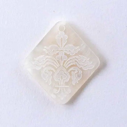 メルヘンアート　アルマーレ　シェルペンダントトップ　ダイヤ　ホワイト