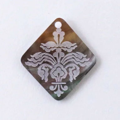 メルヘンアート　アルマーレ　シェルペンダントトップ　ダイヤ　ブラック