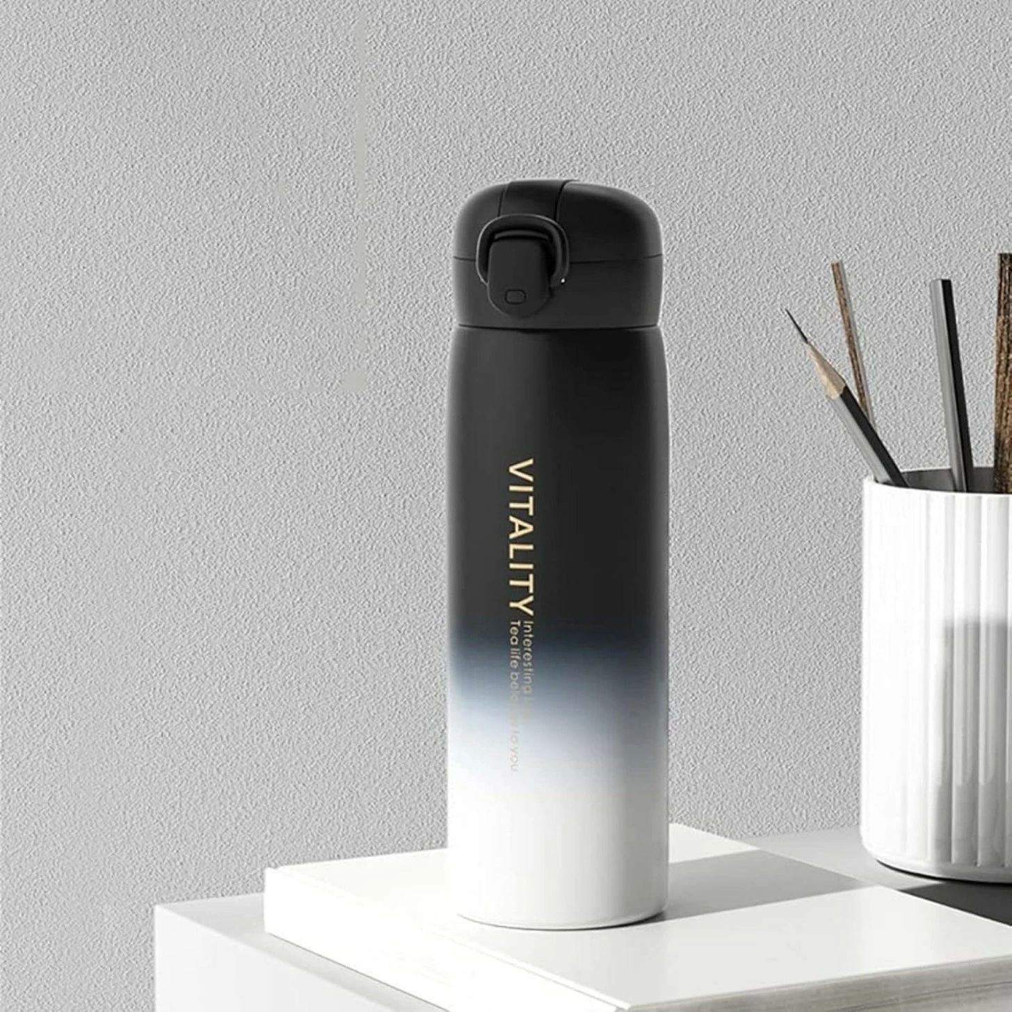 樂天商城 - 水筒 スポーツボトル 750ml ブラック 真空断熱 保冷 保温 魔法瓶 ステンレスマグ 軽量 直飲み 漏れ防止 女の子 男の子 ポータブル 高い