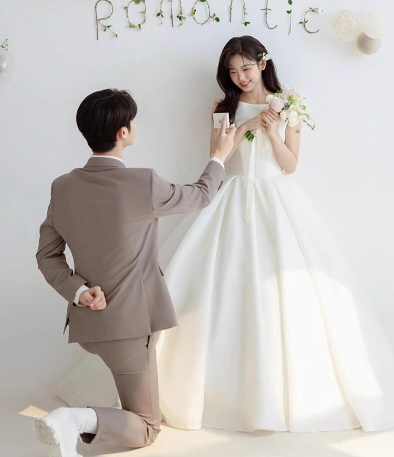 ウェディングドレス 花嫁ドレス ホワイトドレス ロングドレス フレアドレス プリンセスライン フォーマルドレス シンプル パーティードレス 細見え エレガント ブライダル 演奏会 音楽会 海外挙式 二次会 披露宴 後撮り 前撮り お呼ばれ 結婚式